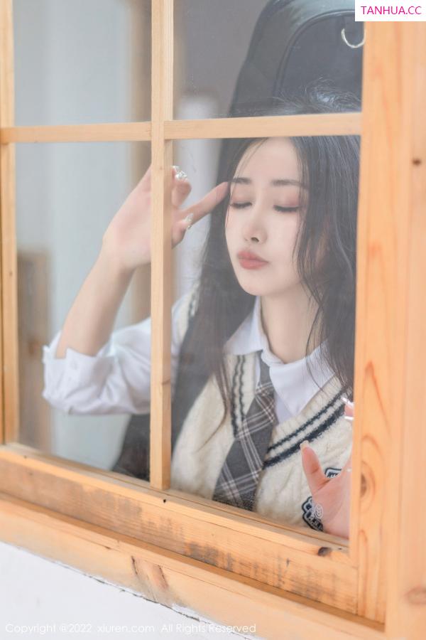 laura阿姣  [XiuRen]高清写真图 2022.12.08 No.5970 laura阿姣 短裙美腿第5张图片